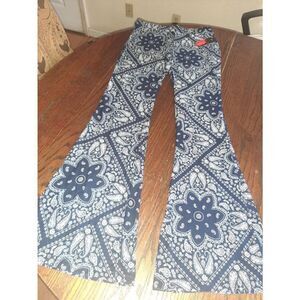 New Medium Shosho Flare Leg Leggings Blue White Paisley Floral Pants NWT